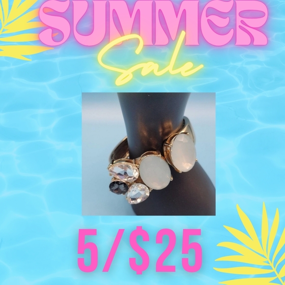 The Limited bangle large rhinestones chunky gold tone ✨️ bracelet - Picture 1 of 8
